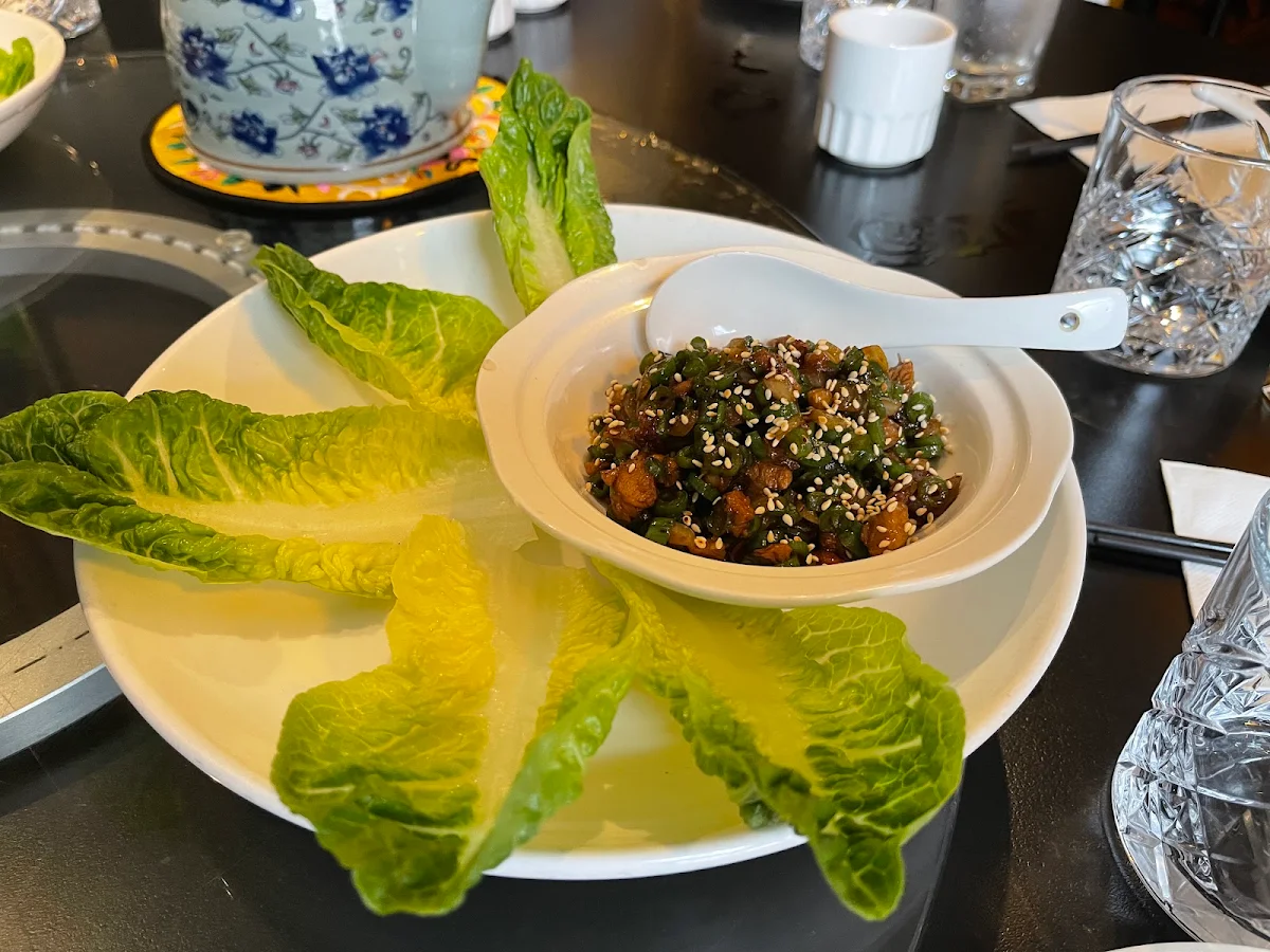 duck lettuce wrap sung choy bao 鸭肉生菜包